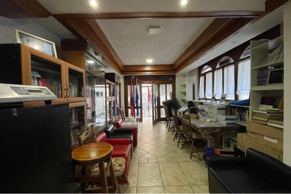 Tirane, jepet me qera zyre Kati 2, 110 m² 800 € (Rruga e Elbasanit)