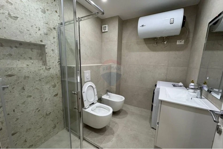 Tirane, jepet me qera apartament 2+1+Ballkon Kati 3, 80 m² 700 € (Myslym Shyri)