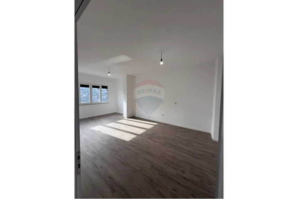 Tirane, shitet apartament 2+1 Kati 5, 97 m² 145.000 € (Yzberisht - Pallatet Cabej)