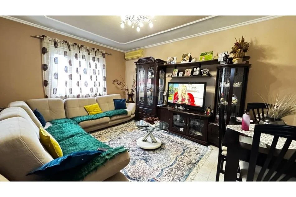 Tirane, jepet me qera apartament 1+1 Kati 3, 55 m² 370 € (Porcelan - Oxhaku, Shqipëri)