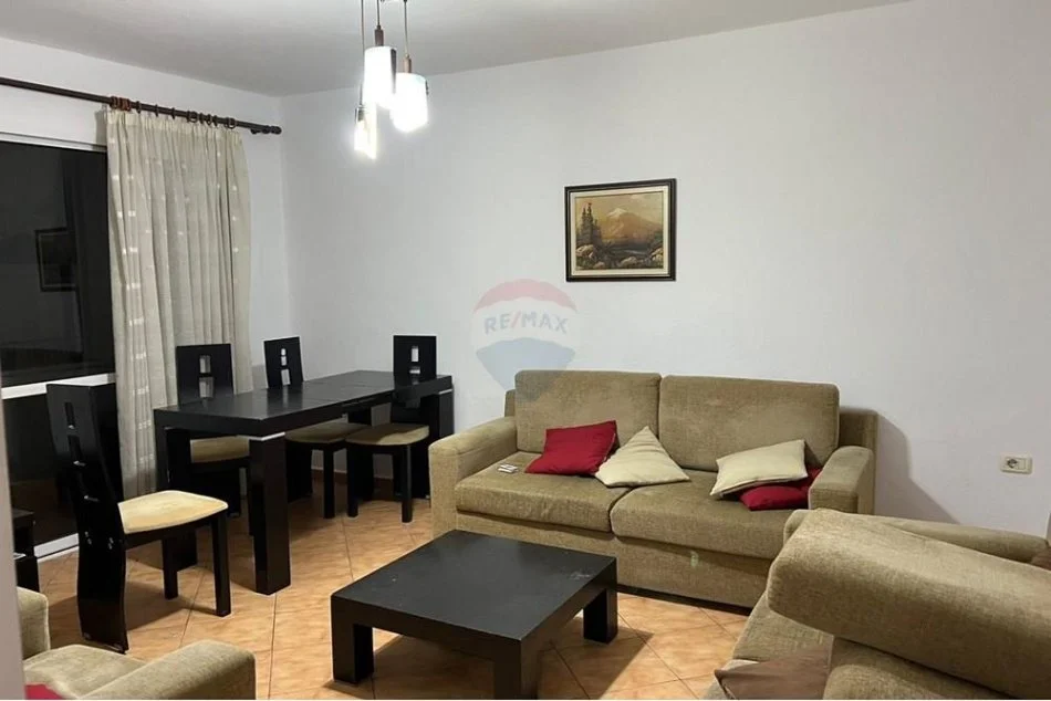 Tirane, jepet me qera apartament 3+1 Kati 3, 97 m² 600 € (perballe Hotel Colosseo - Rruga e Durrësit,)