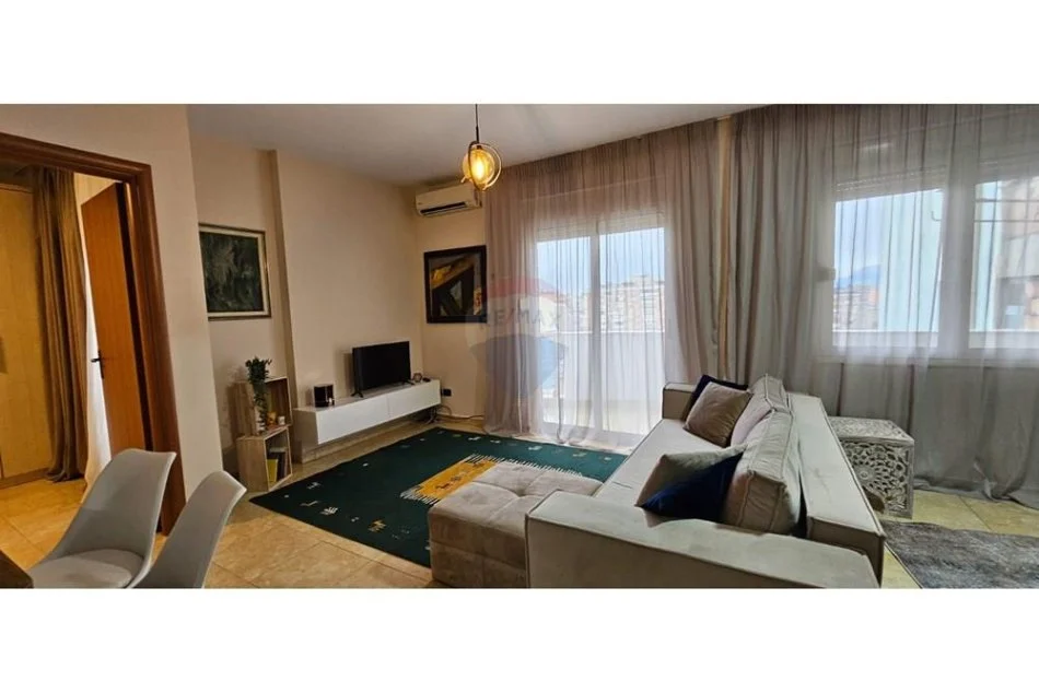 Tirane, jepet me qera apartament 1+1 Kati 8, 70 m² 600 € (myslym shyri)