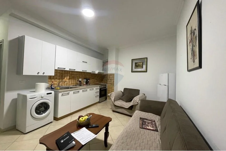 Tirane, jepet me qera apartament 1+1 Kati 8, 55 m² 500 € (rruga e elbasanit)