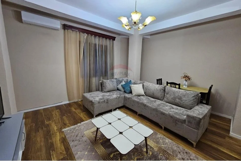 Tirane, jepet me qera apartament 1+1 Kati 4, 105 m² 750 € (Myslym Shyri)