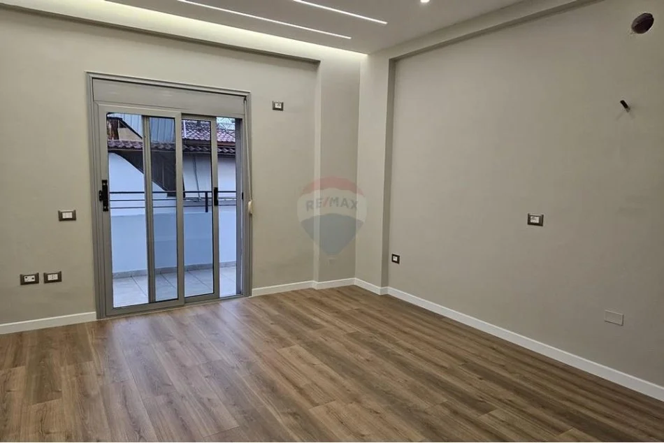 Vlore, shitet apartament 1+1 Kati 2, 62 m² 100.000 € (Blv.Ismail Qemali)