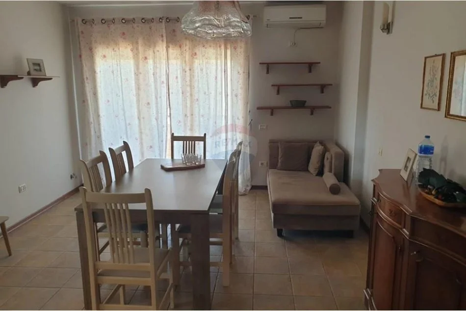 Tirane, jepet me qera apartament Dublex Kati 6, 265 m² 1.000 € (bllok)