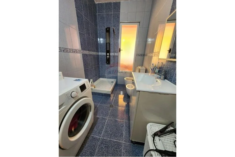 Tirane, shitet 2+1+Ballkon Kati 4, 81 m² 100.000 € (3 Deshmoret Yzberisht)