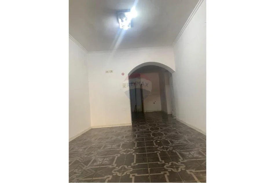 Tirane, jepet me qera dyqan Kati 0, 34 m² 900 € (myslym shyr)