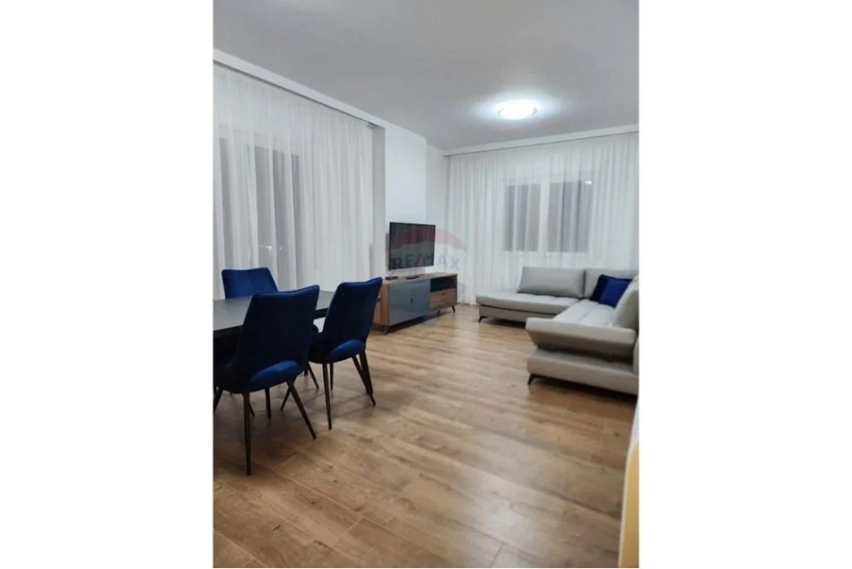 Tirane, jepet me qera apartament 2+1 , 85 m² 900 € (kopshti botanik)