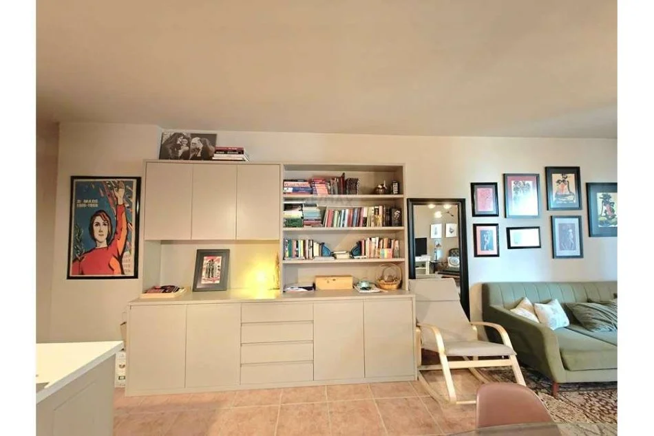 Tirane, jepet me qera apartament 2+1+Ballkon Kati 5, 125 m² 1.000 € 