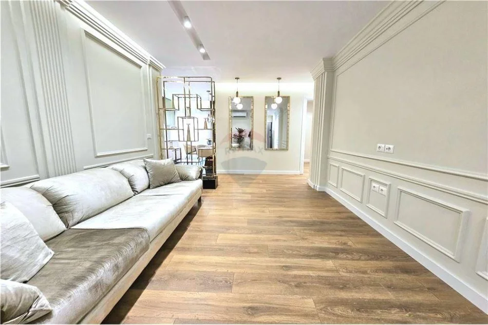 Tirane, shitet apartament 2+1 Kati 3, 88 m² (Stadiumi Dinamo)