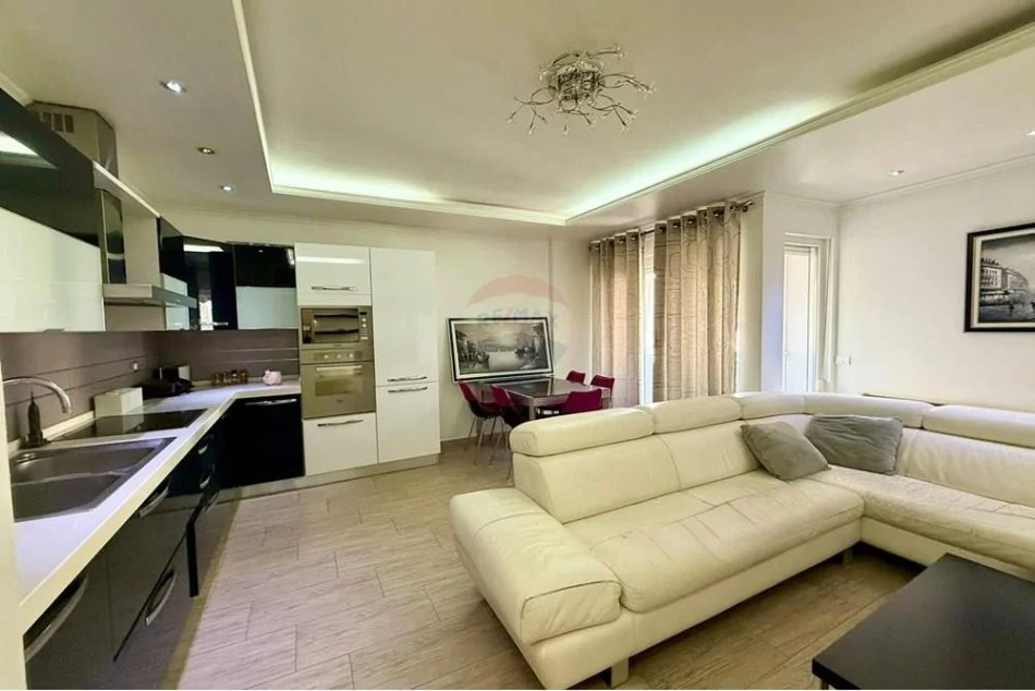 Tirane, shitet apartament 2+1 Kati 5, 95 m² 210.000 € (kompleksi kontakt)