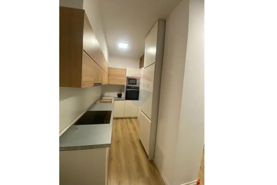 Tirane, jepet me qera apartament 1+1 , 70 m² 550 € (5 Maj)