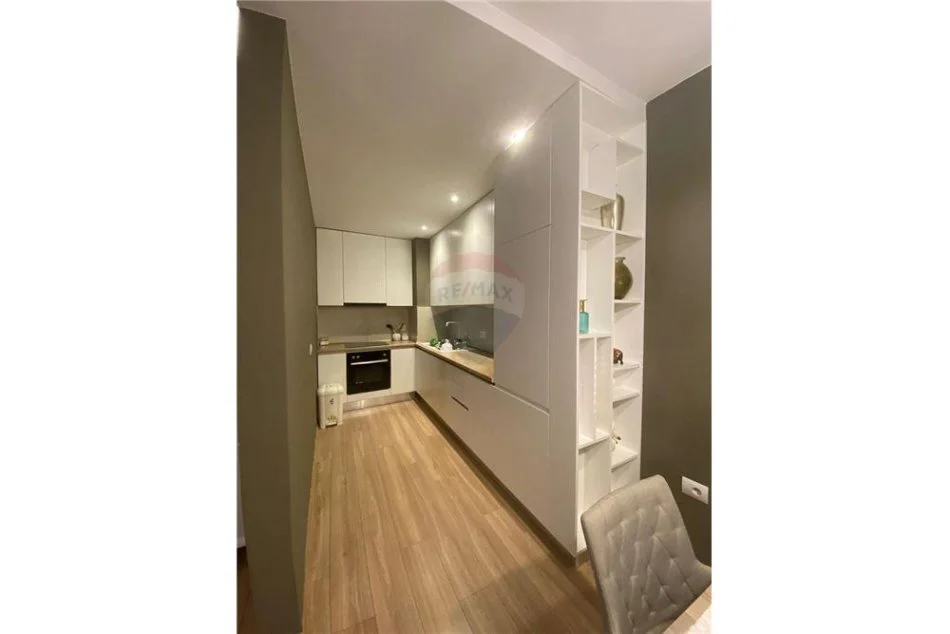 Tirane, jepet me qera apartament 2+1 Kati 1, 90 m² 650 € (materniteti i ri)