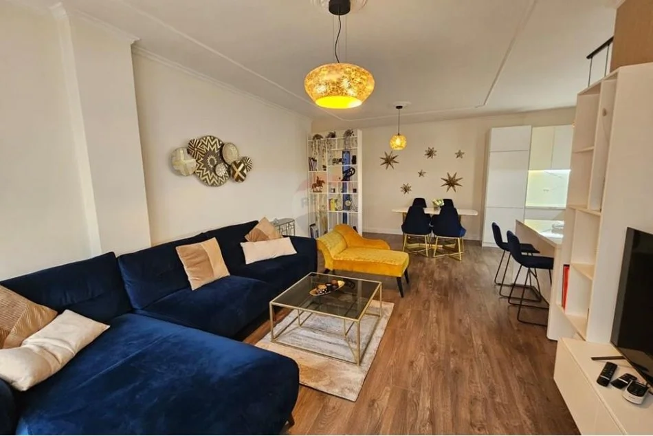 Tirane, jepet me qera apartament 2+1 Kati 2, 115 m² 1.200 € (Apartament 2+1 per qira tek Rruga e Kosovareve!)