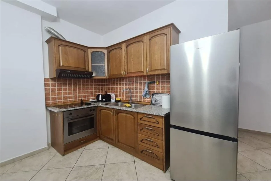 Tirane, jepet me qera apartament 2+1 Kati 5, 85 m² 650 € (Rruga e Elbasanit)