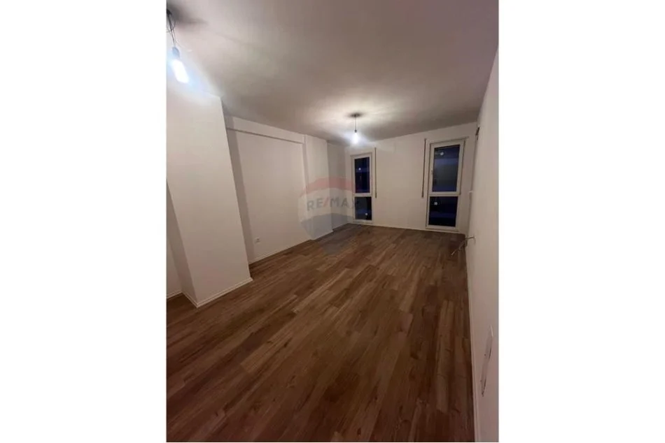 Tirane, jepet me qera apartament 2+1 Kati 5, 96 m² 300 € (Universcity)