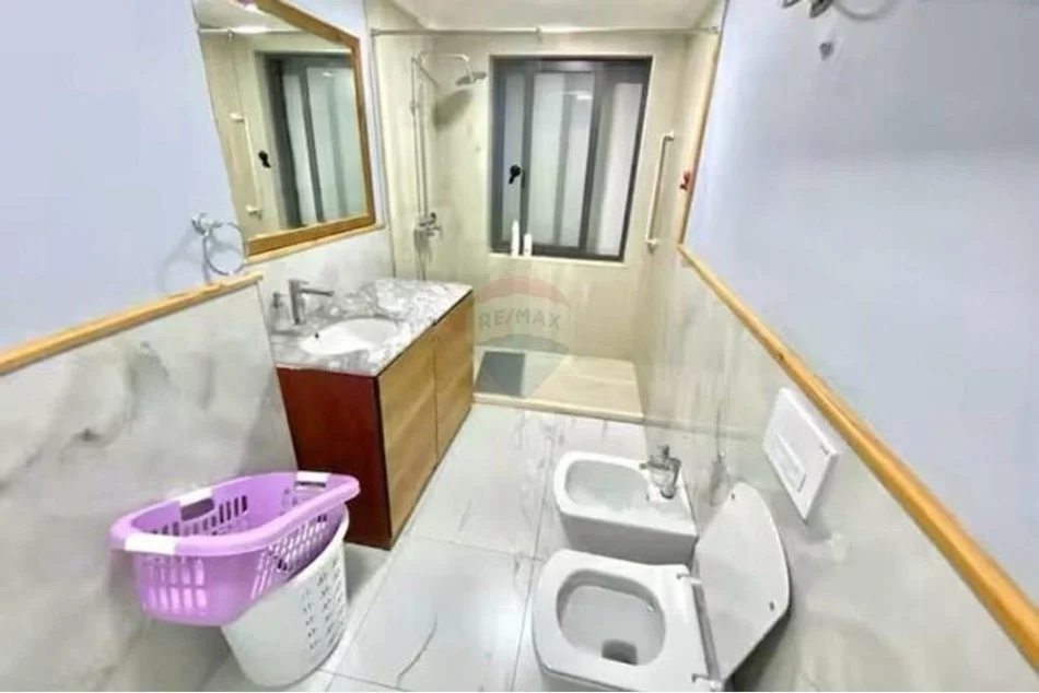 Tirane, jepet me qera 2+1+Ballkon Kati 9, 98 m² 800 € (Qender, 9 Katshet)