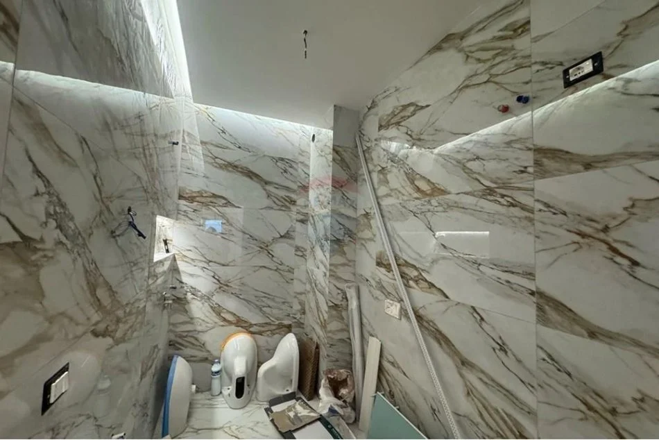 Tirane, jepet me qera 2+1+Ballkon Kati 6, 115 m² 700 € (Fusha e Aviacionit)