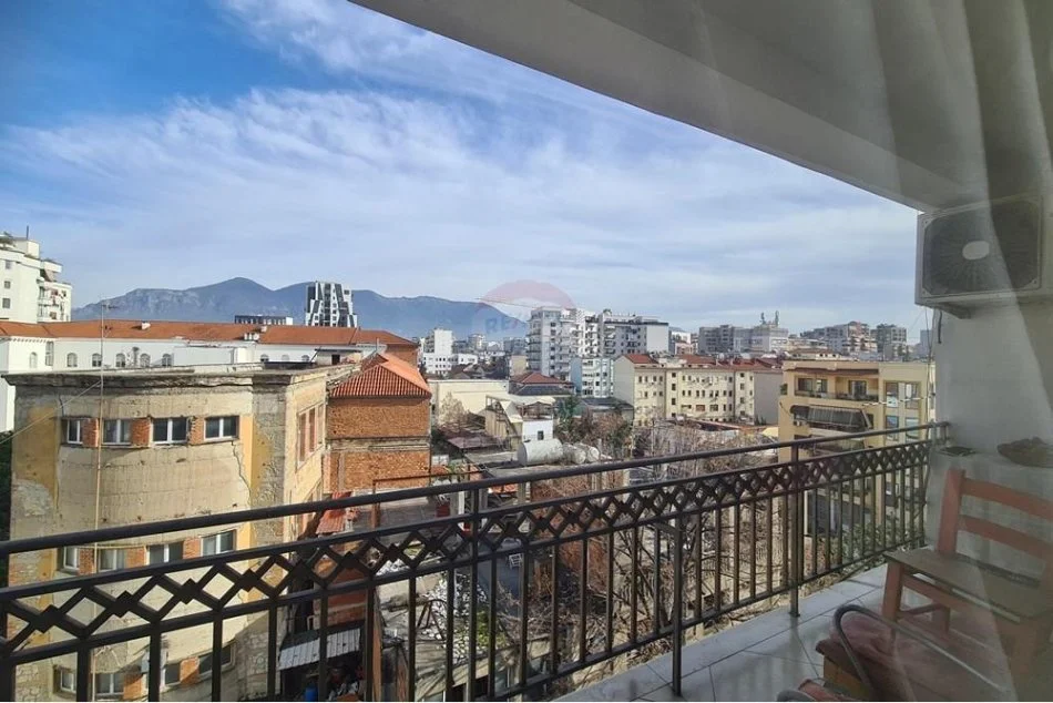 Tirane, shitet apartament 2+1+Aneks+Ballkon Kati 8, 132 m² 325.000 € (Rruga Fortuzi)