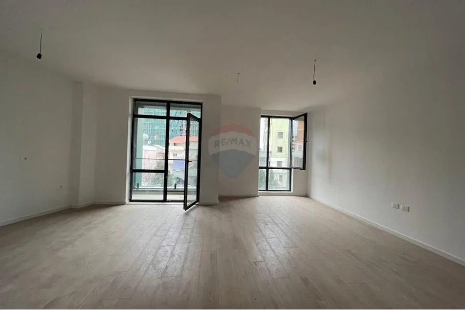 Tirane, shitet apartament 3+1 Kati 4, 154 m² 225.000 € (Bulevardi i Ri)