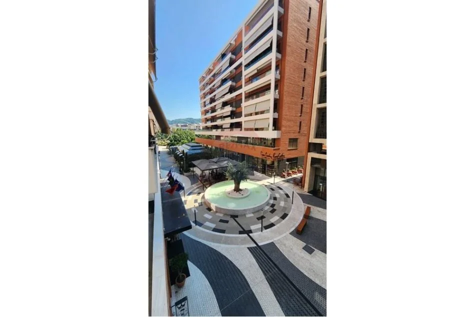 Tirane, jepet me qera Kati 1, 332 m² 6.600 € (Rruga e Kavajes)