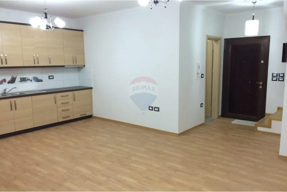 Tirane, jepet me qera apartament duplex 2+1 Kati 3, 100 m² 500 € (Astir)
