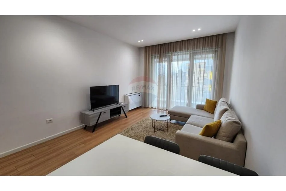 Tirane, jepet me qera apartament 1+1 Kati 8, 85 m² 750 € (21 Dhjetori, Rruga e Kavajes)