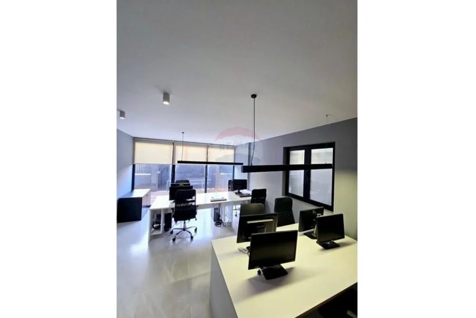 Tirane, jepet me qera Kati 0, 50 m² 700 € (Parku Olimpik)