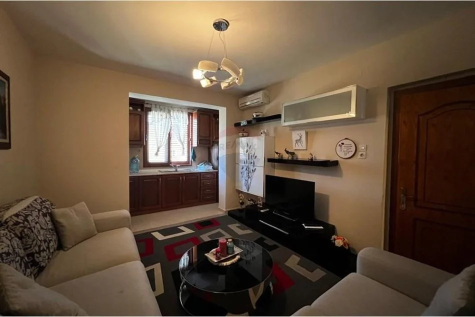 Tirane, jepet me qera apartament 2+1+Ballkon Kati 4, 70 m² 470 € (Stacioni i Trenit)