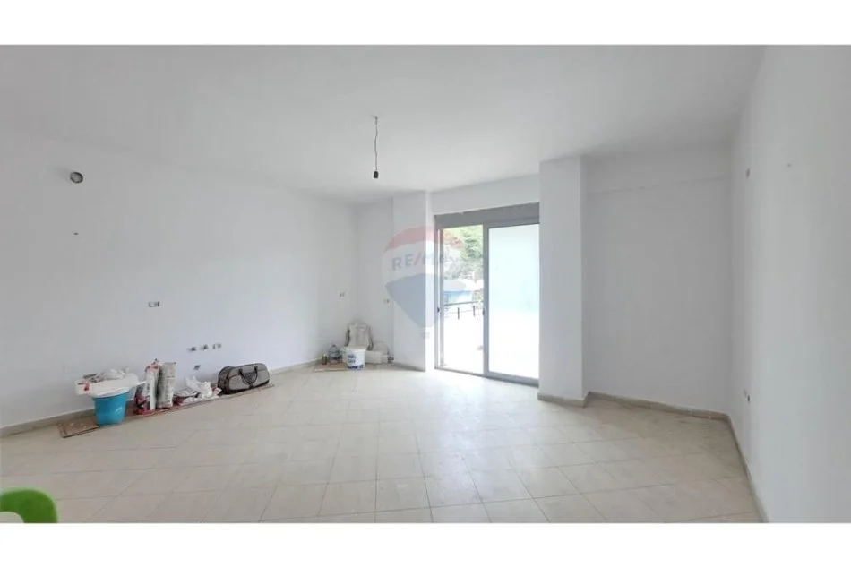 Vlore, shitet apartament 1+1+Ballkon Kati 8, 77 m² 107.000 € (Blv.Ismail Qemali)
