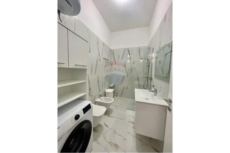 Tirane, jepet me qera apartament 1+1+Ballkon Kati 2, 72 m² 750 € (Rruga e kavajes)