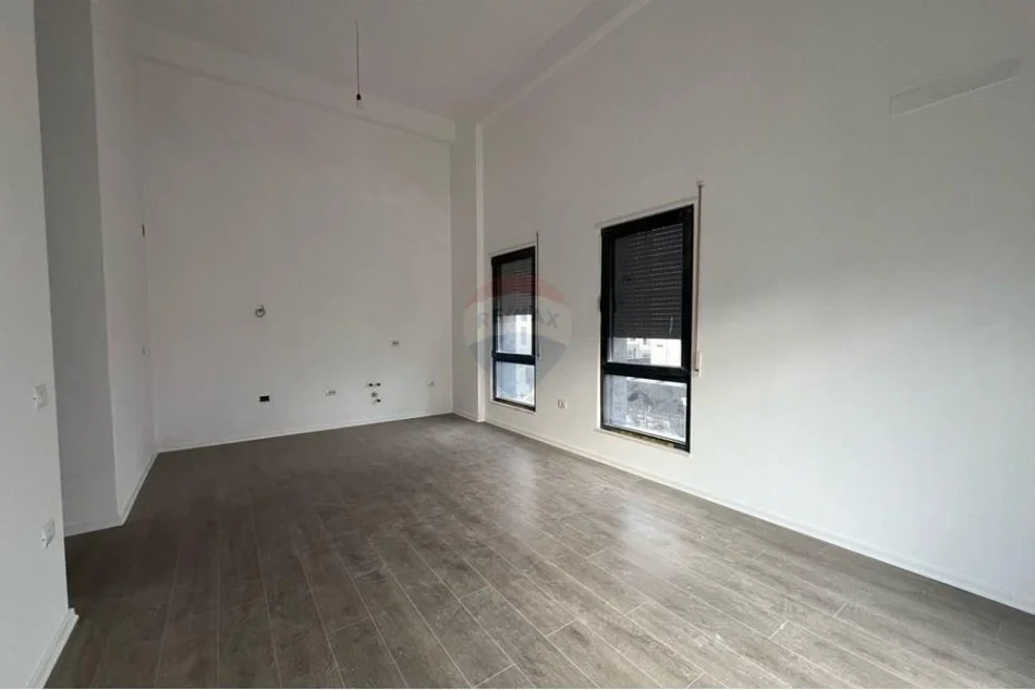 Tirane, shitet apartament 2+1+Ballkon Kati 2, 103 m² 169.000 € (Porcelan)