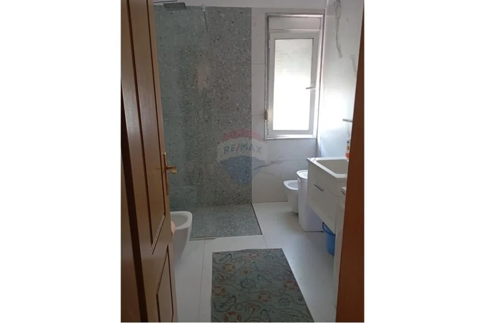 Tirane, jepet me qera apartament 1+1+Ballkon Kati 7, 65 m² 600 € (Abdyl frasheri, Bllok)