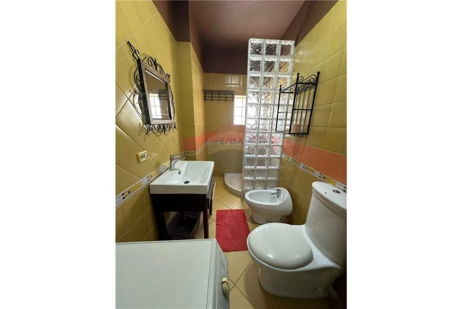 Tirane, shitet apartament 1+1+Ballkon Kati 3, 78 m² 179.000 € (Komuna e Parisit)