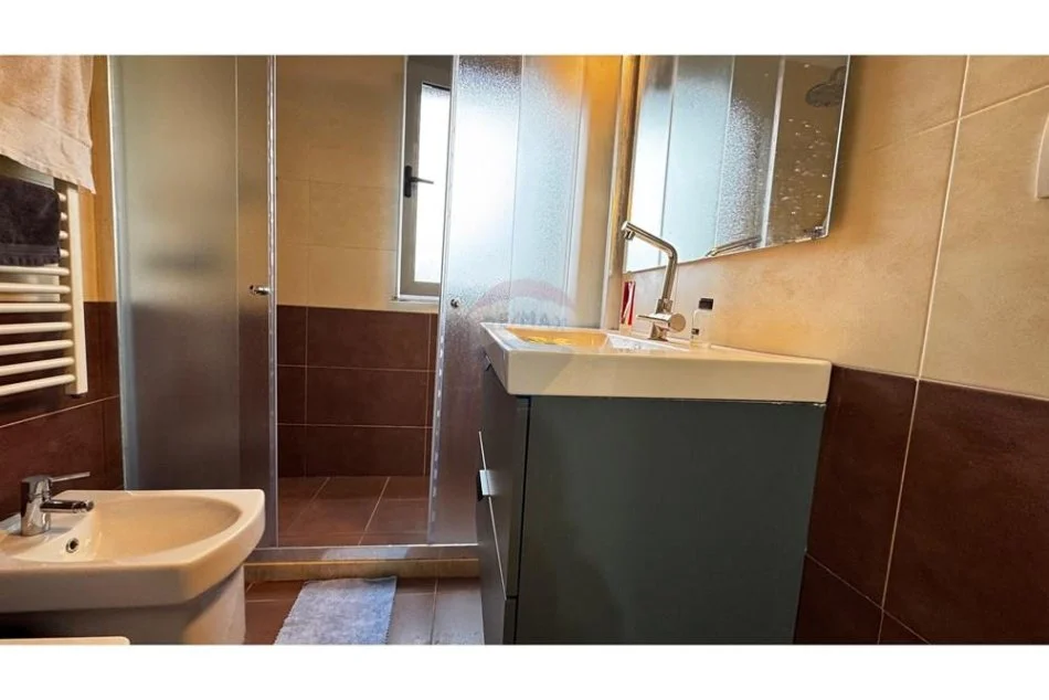 Tirane, jepet me qera apartament 2+1 Kati 5, 110 m² 850 € (Kompleksi Dinamo)
