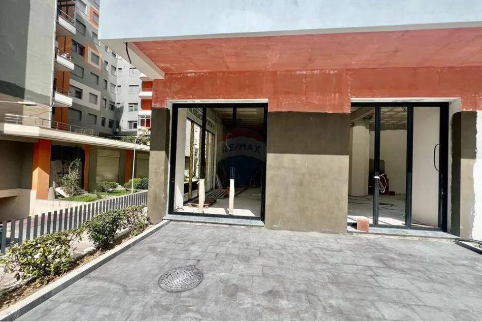 Vlore, shitet ambjent biznesi Kati 0, 115 m² 356.500 € (Lungomare)