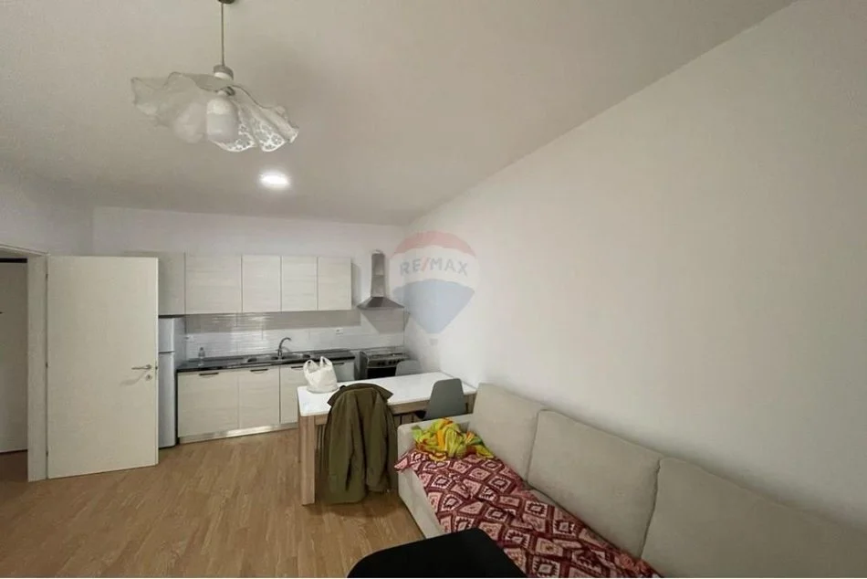 Tirane, jepet me qera apartament 2+1+Ballkon Kati 1, 85 m² 500 € 