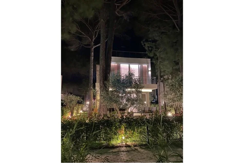 Durres, shitet Vile 3+1 Kati 2, 280 m² 870.000 € (Gjiri i Lalzit)