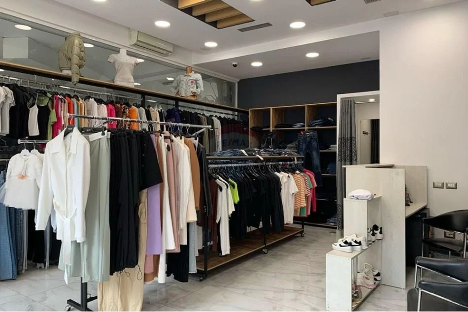 Tirane, jepet me qera dyqan Kati 0, 37 m² 500 € (Dyqan per qira, Rr. Frosina Plaku!)