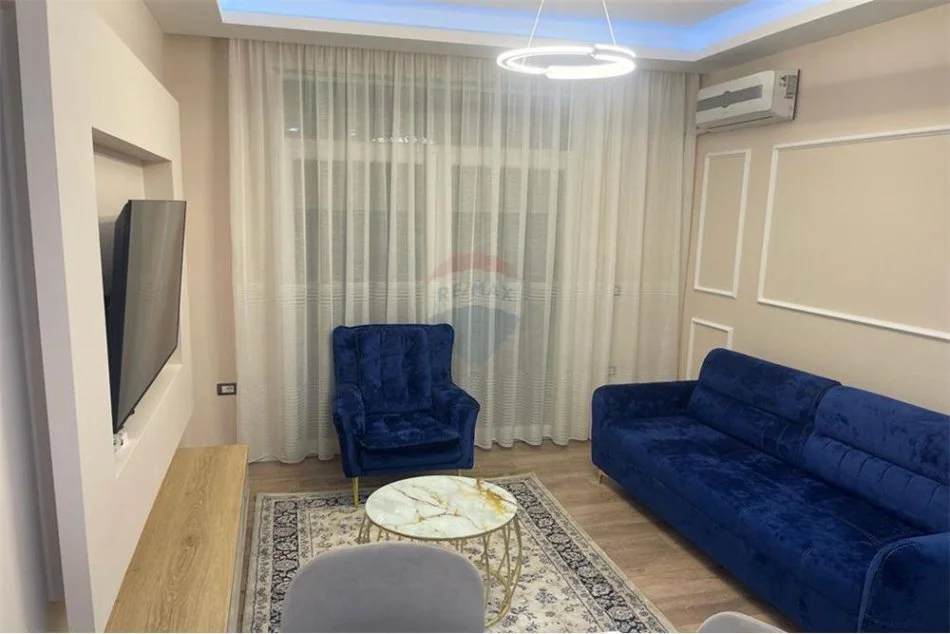 Vlore, jepet me qera apartament 1+1 , 65 m² 500 € (Uje i Ftohte)