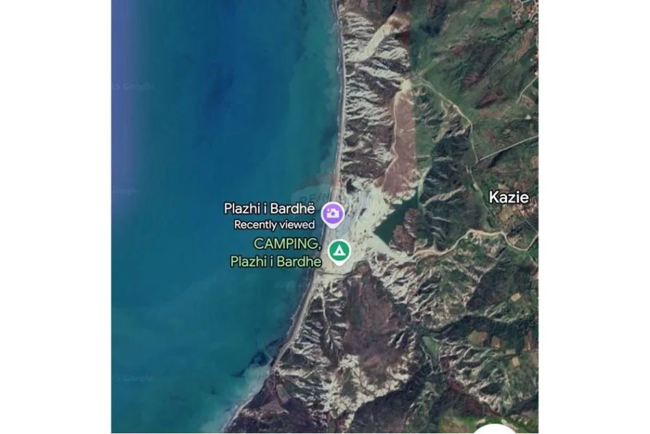 Shitet truall ne bregdet , 12.000 m² 720.000 € (Plazhi i Bardhe, Kavaje)