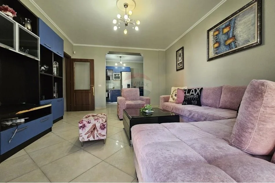 Tirane, jepet me qera apartament 2+1 Kati 3, 500 € (idriz dollaku)