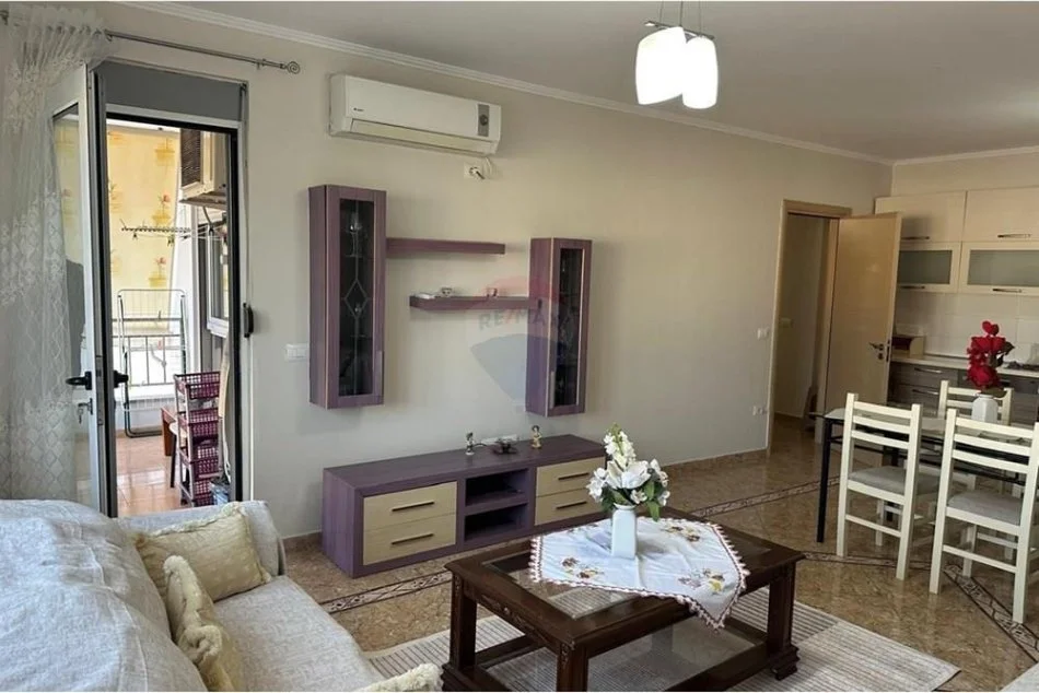 Tirane, jepet me qera apartament 2+1 Kati 3, 90 m² 600 € (fz0)