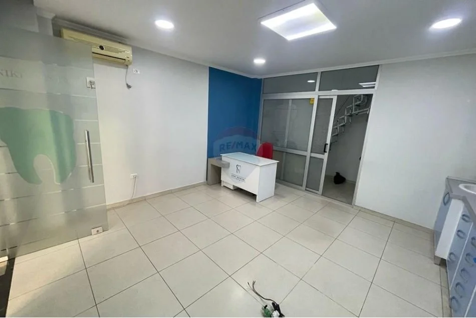 Tirane, shes ambjent biznesi Kati 0, 36 m² 72.000 € (SHITET AMBJENT KOMERCIAL TE RR. RIZA CEROVA!)