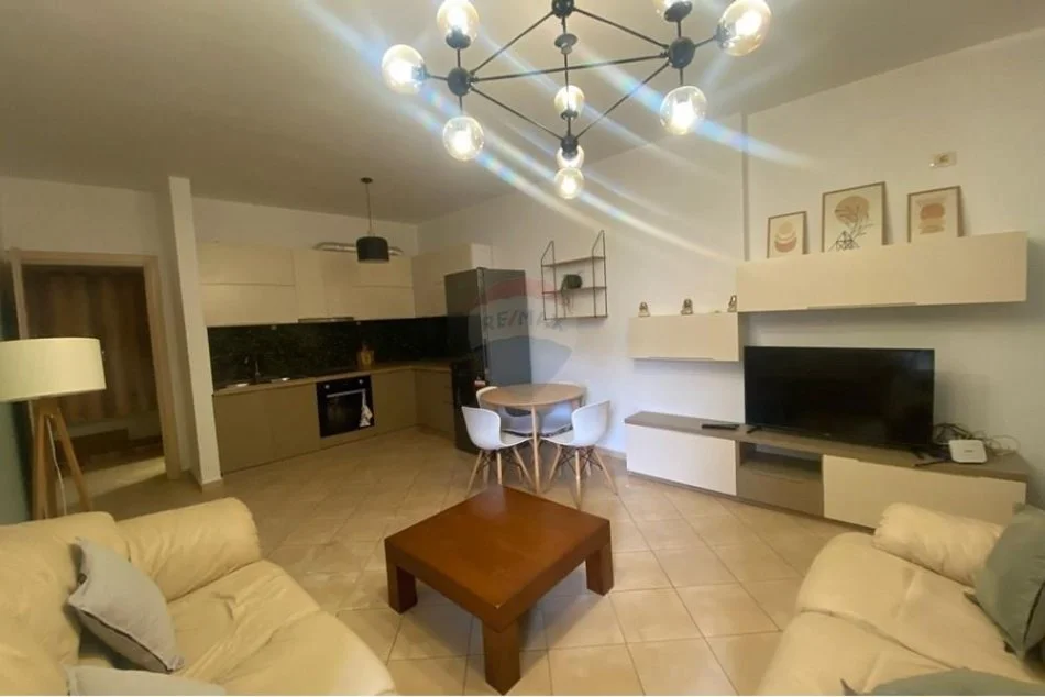 Tirane, jepet me qera apartament 2+1 Kati 4, 90 m² 400 € (fresk)