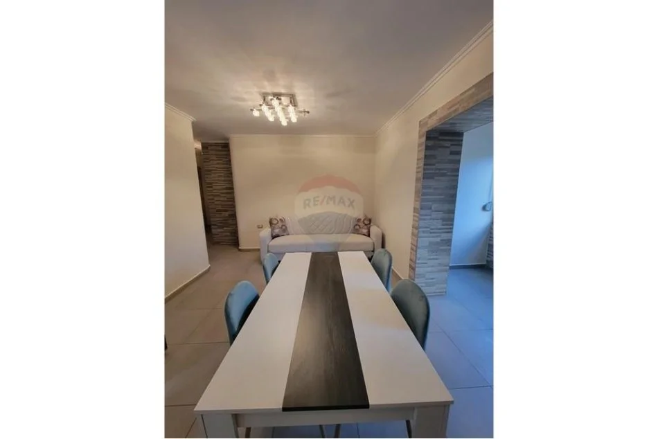 Tirane, jepet me qera apartament 1+1 Kati 3, 70 m² 500 € (byrryl)