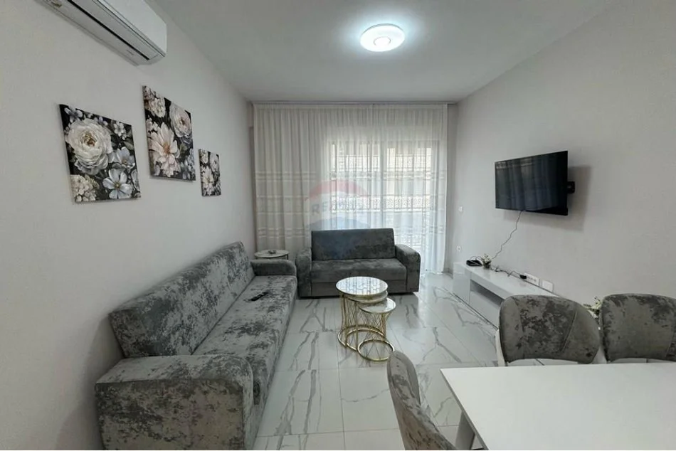 Tirane, jap me qera apartament 2+1+Ballkon Kati 6, 97 m² 700 € (ISH FUSHA E AVIACIONIT)