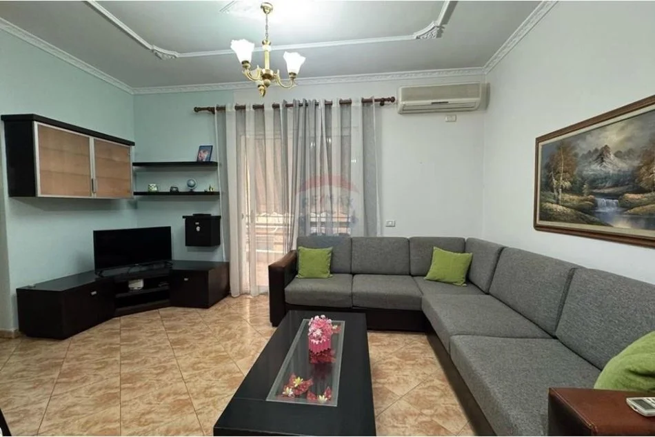 Tirane, jepet me qera apartament 1+1 Kati 2, 65 m² 450 € (Apartament 1+1 me qira tek Brryli!)