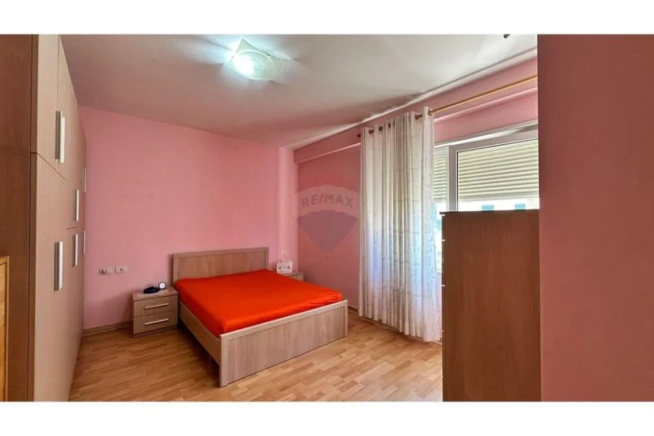 Tirane, jepet me qera apartament 1+1 Kati 3, 69 m² 580 € (pazari i ri)